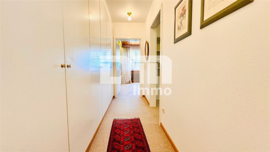 Barrierearme Terrassenwohnung mit Schwimm / Spa-Saunabereich, Garage in gesuchter Lage - Flur / Dielenbereich 3